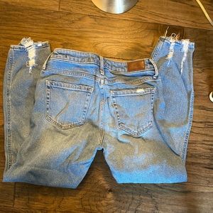 Hollister like new High Rise Mom Jean
